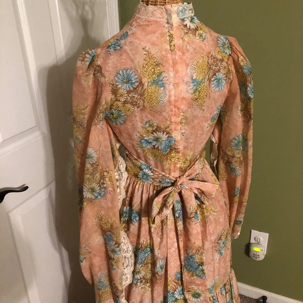 Vintage 70s gunne sax style floral maxi dress with bishop sleeves - Picture 4 of 13